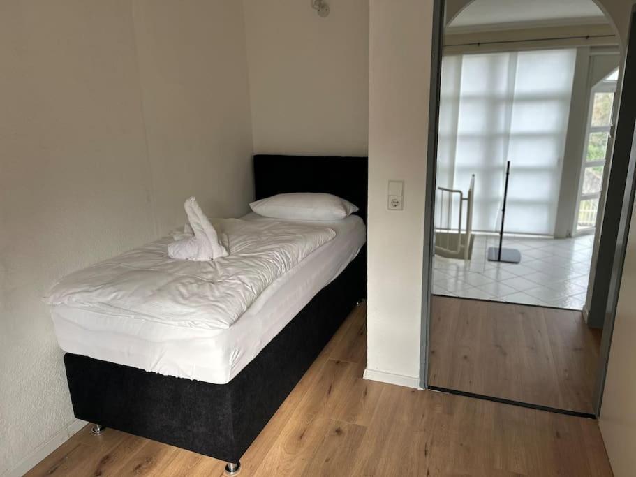 Ferienhaus Mit Privatparkplatz, Terrasse Und Stadtnaehe Bremen Exterior photo